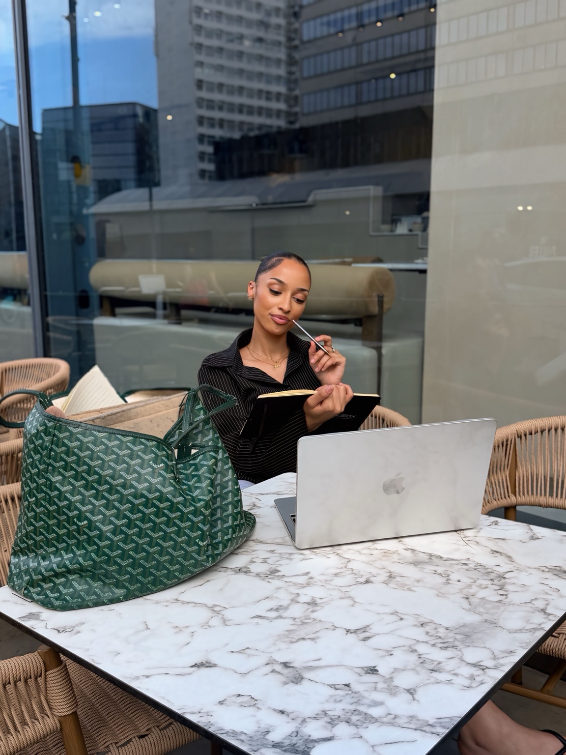 Mia Okezie working online